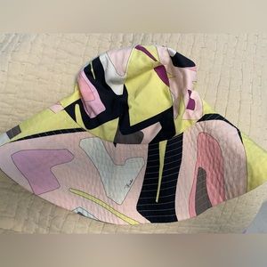 Emilio Pucci bucket hat- perfect for summer!